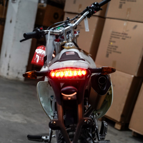 Фонарь задний (стоп сигнал) Avantis FX250 Фонарь задний (стоп сигнал) Avantis FX250