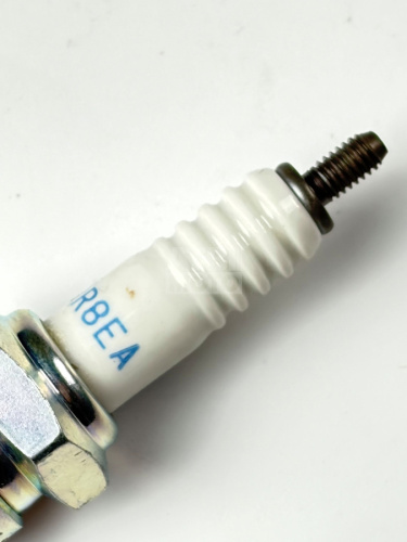 Свеча зажигания 4T DR8EA NGK 165FMM, 172FMM (CB) Свеча зажигания 4T DR8EA NGK 165FMM, 172FMM (CB)