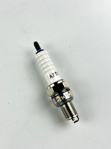 Свеча зажигания 4T FDF (C7HSA) Свеча зажигания 4T FDF (C7HSA)